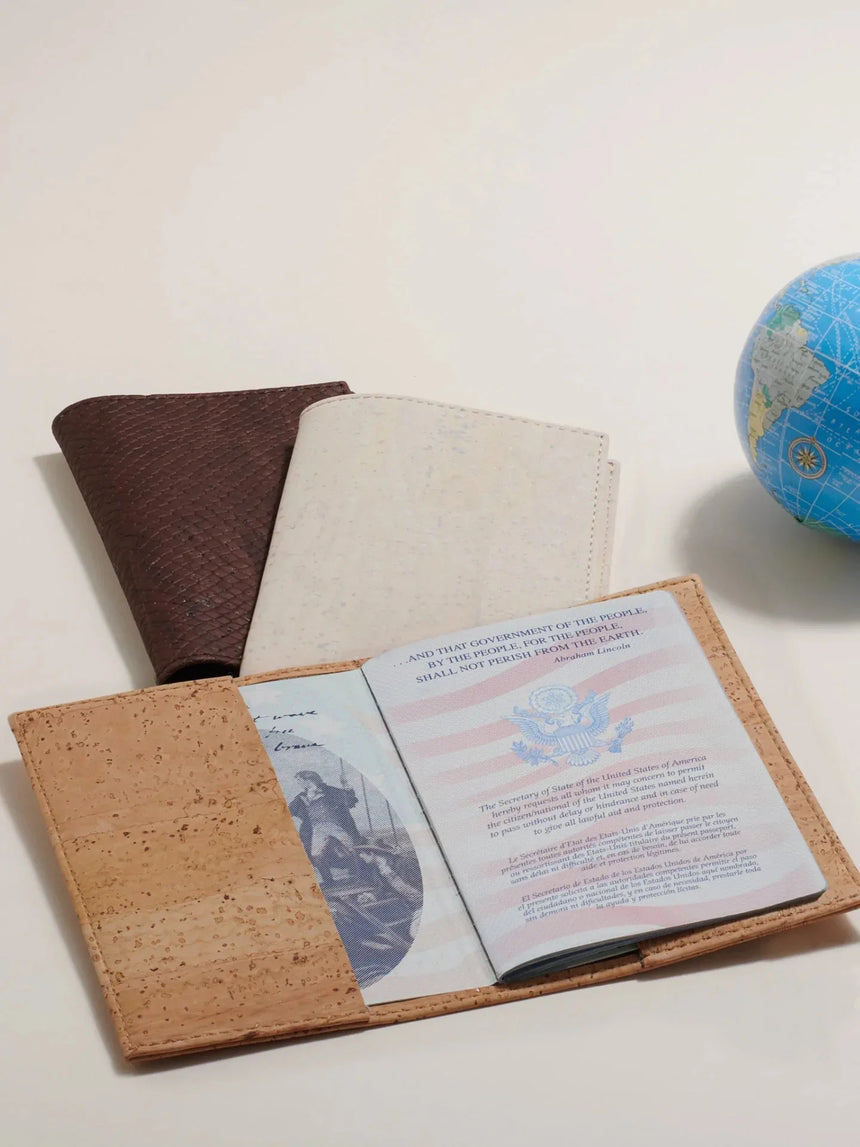 Wanderlust Passport Holder Hips-sister 